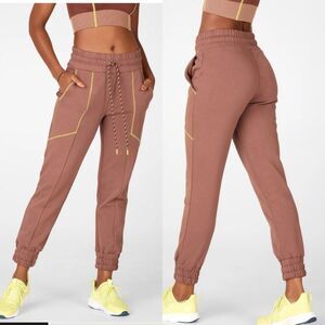 Fabletics women's Iris Sweatpants chestnut joggers size small